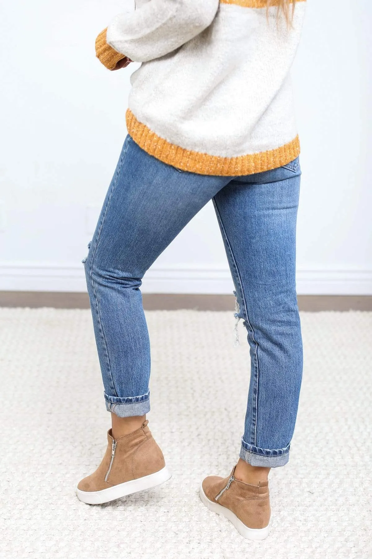 Distressed High Rise Relaxed Skinny